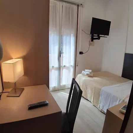 Hotel Karim ホテル 3*